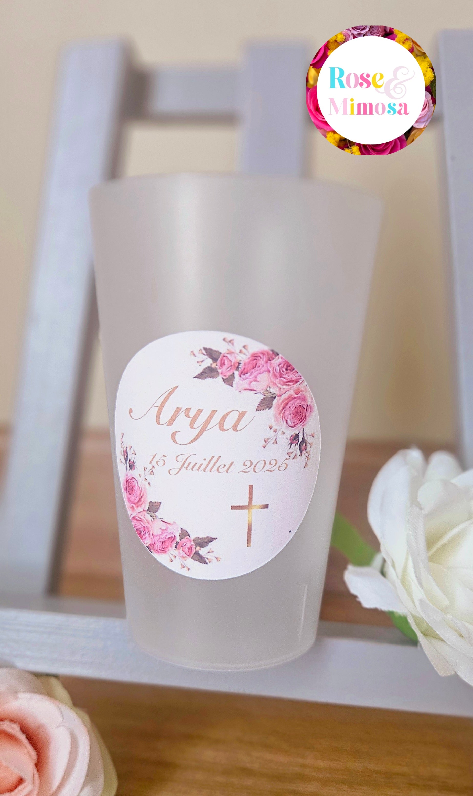 Gobelet Baptême Personnalisé – Fleurs Roses & Croix Dorée (25 cl)
