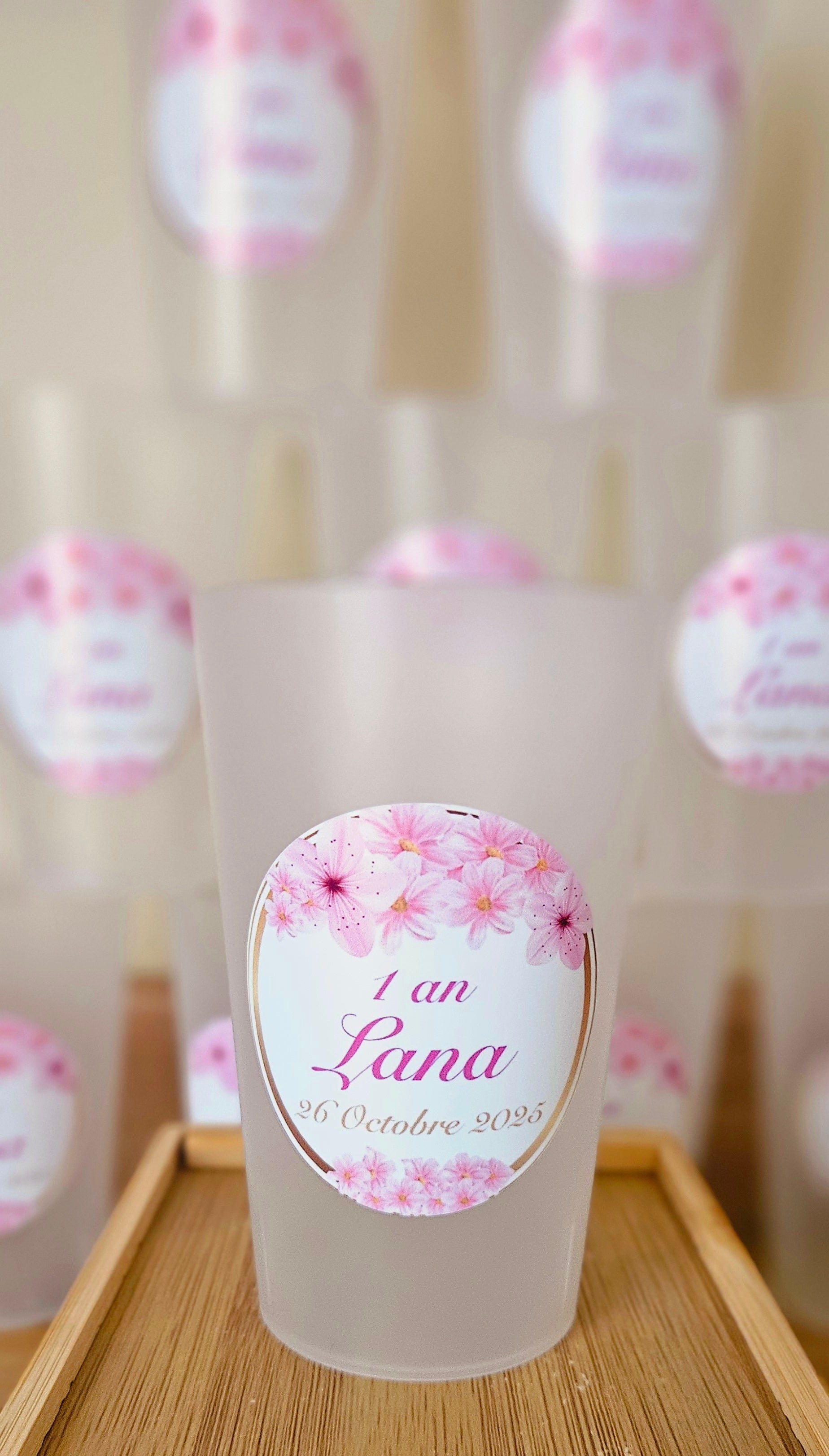 Gobelet anniversaire – Fleurs roses & doré tendre 🌸✨