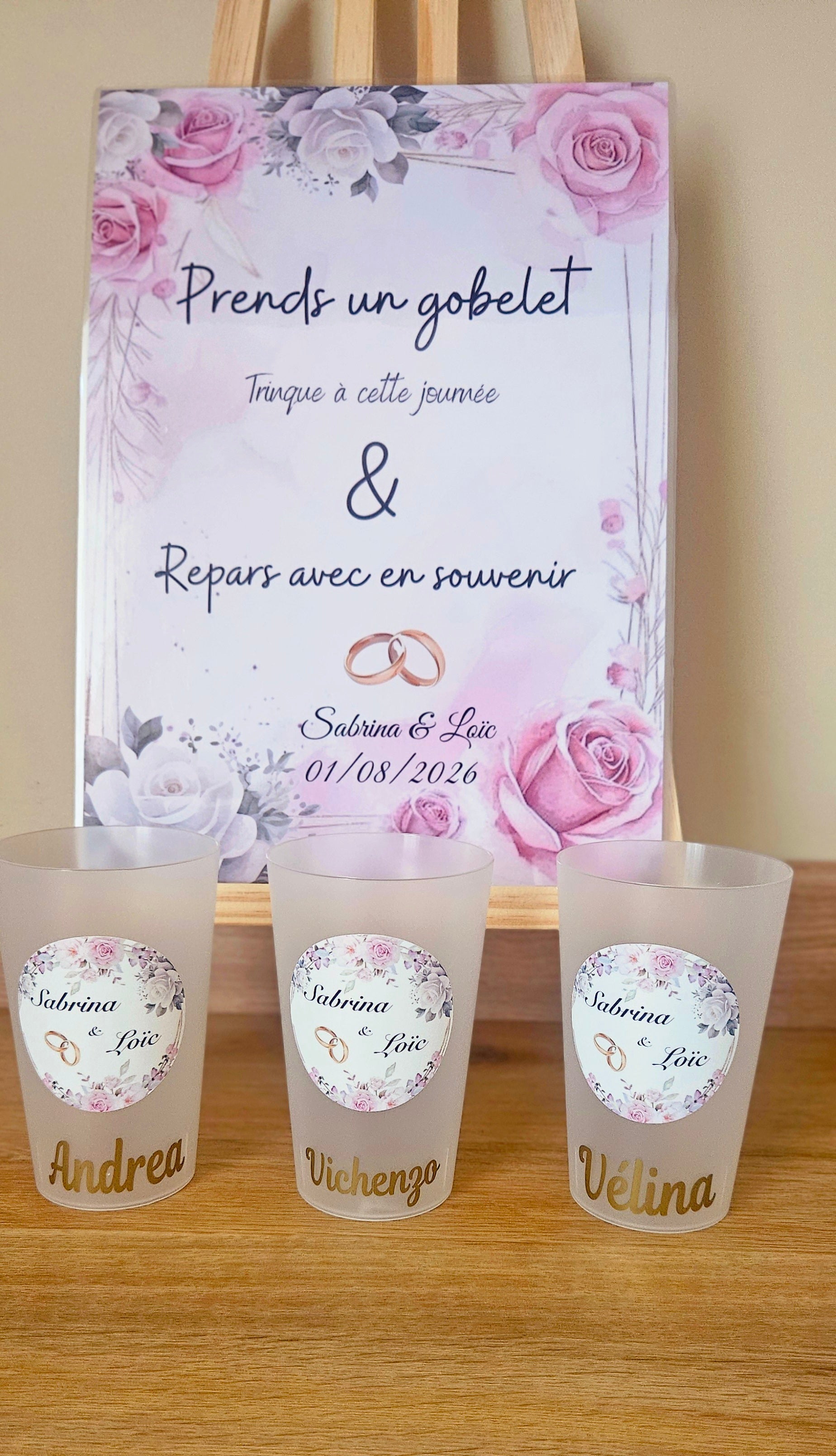 Gobelet mariage – Fleurs pastel & alliances dorées 🌸💍