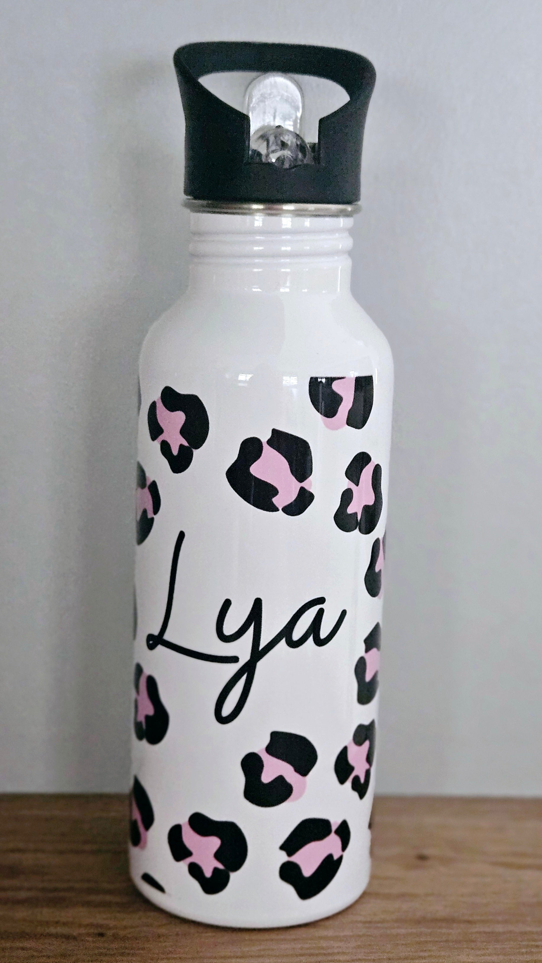 🩷 Gourde Personnalisée – Motif Léopard Rose (600 ml)