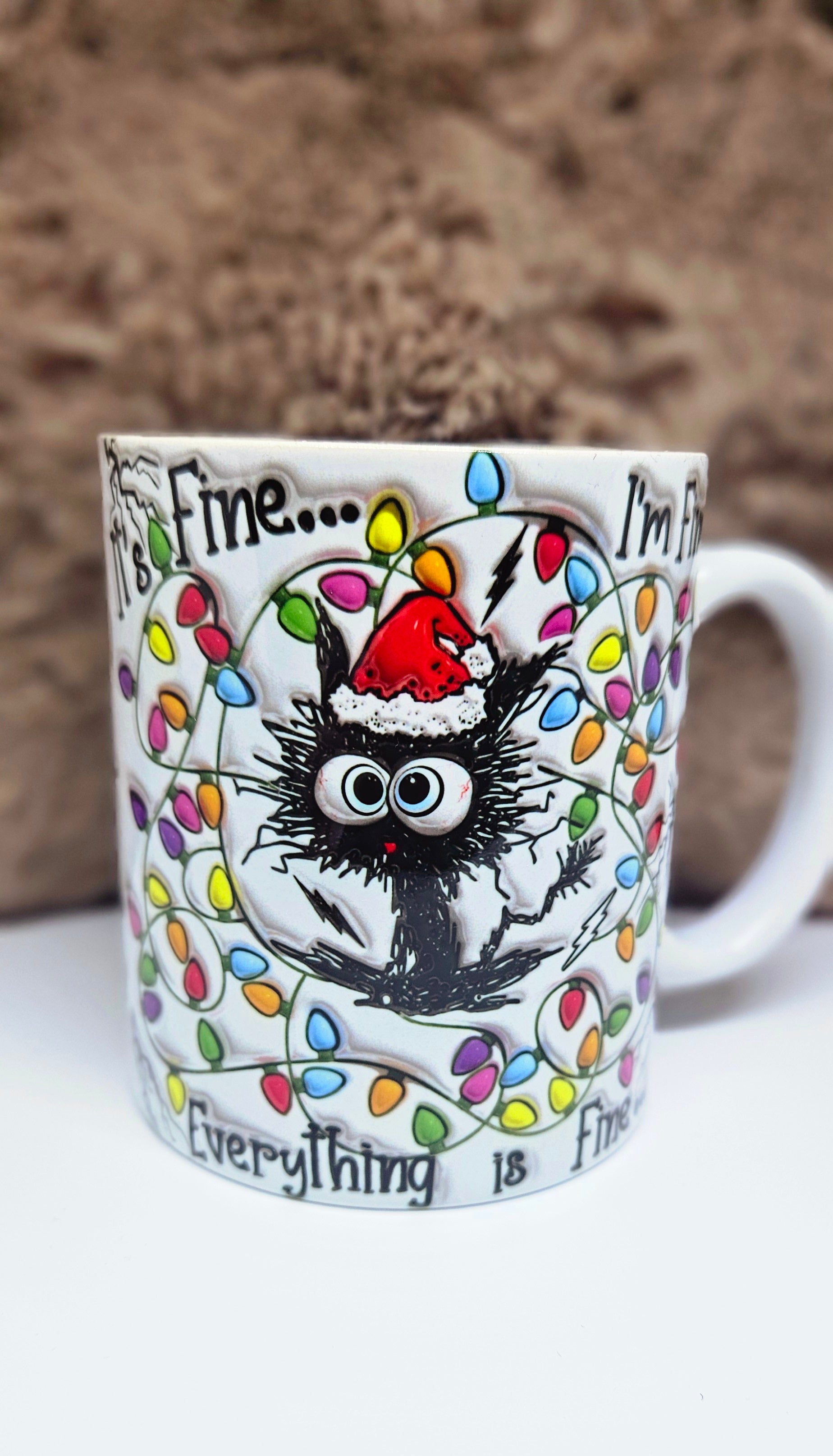 ⚡ Mug “Everything is Fine” – Chat de Noël (Effet 3D) 🎄