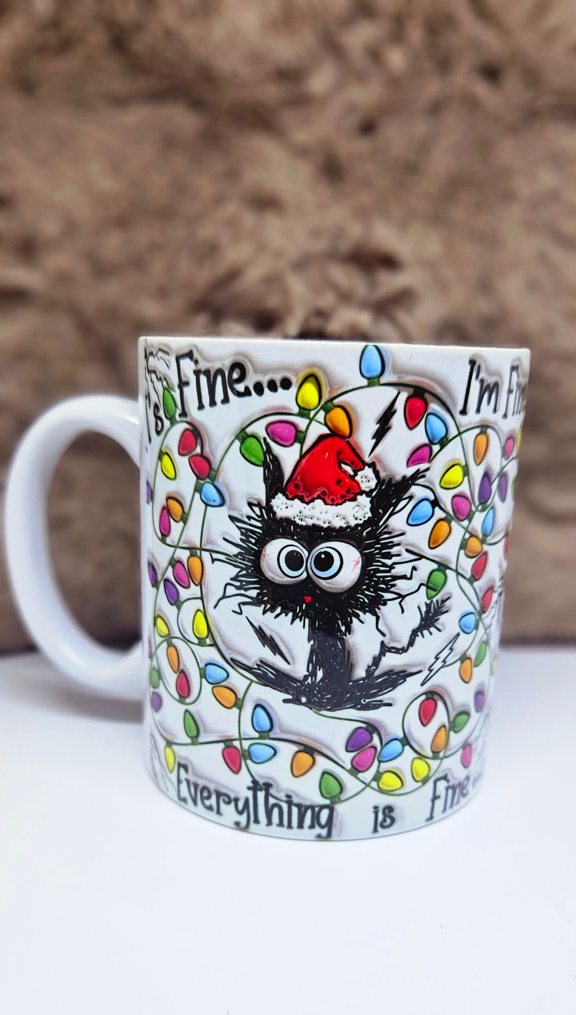 ⚡ Mug “Everything is Fine” – Chat de Noël (Effet 3D) 🎄