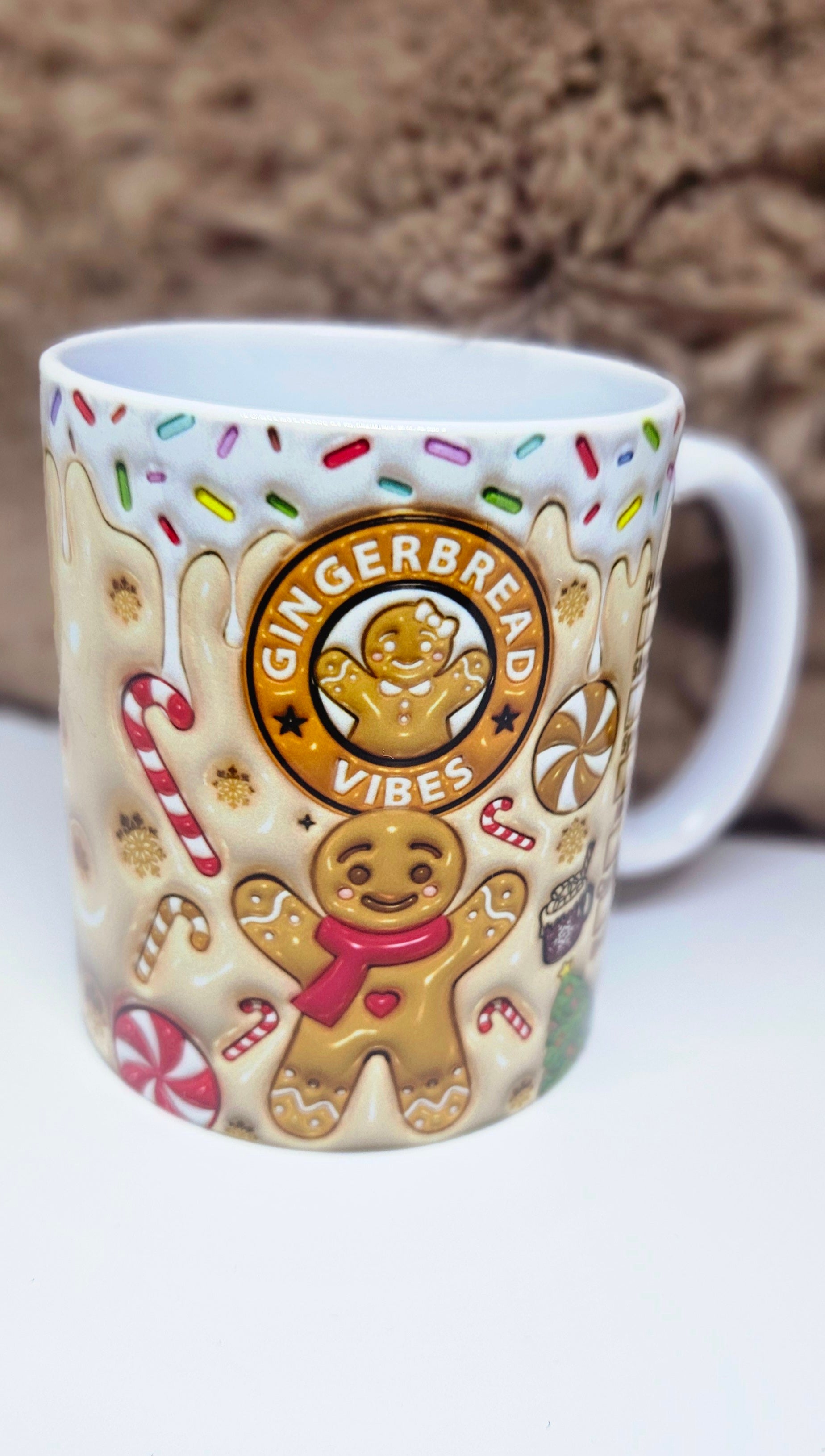 🍭 Mug “Gingerbread Vibes” – Pain d’Épice Gourmand (Effet 3D) 🎅